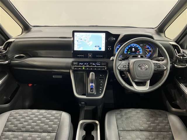 Toyota Voxy 8