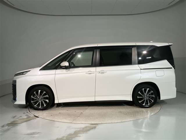 Toyota Voxy 6