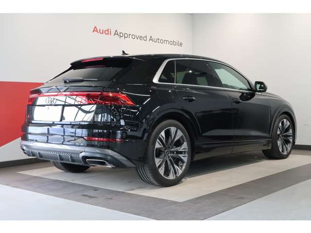 Audi Q8 4
