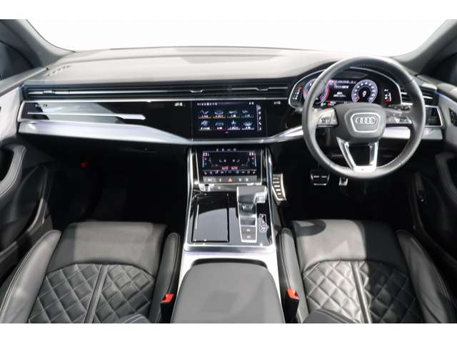 Audi Q8 6