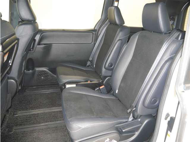 Toyota Noah 11