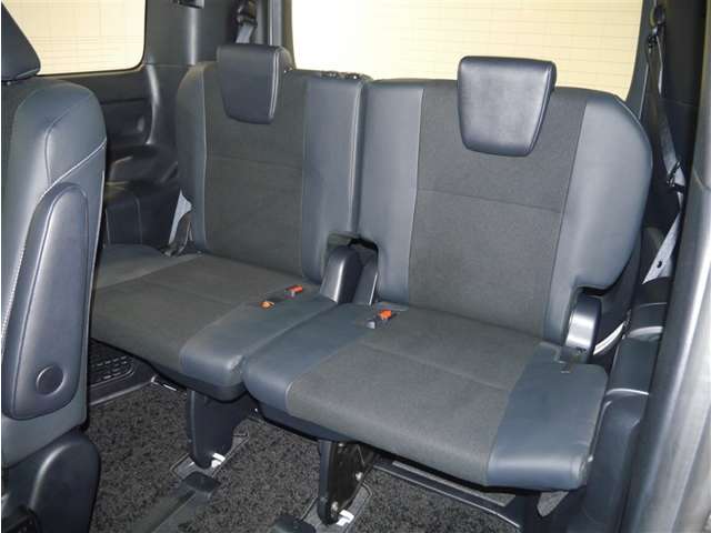 Toyota Noah 12