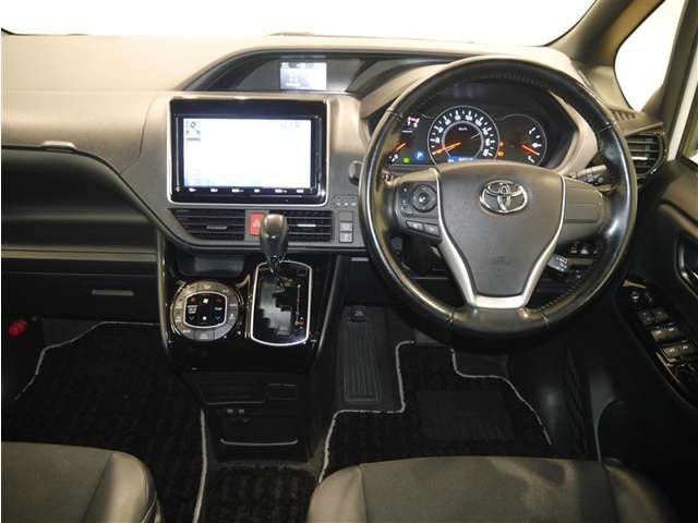 Toyota Noah 4