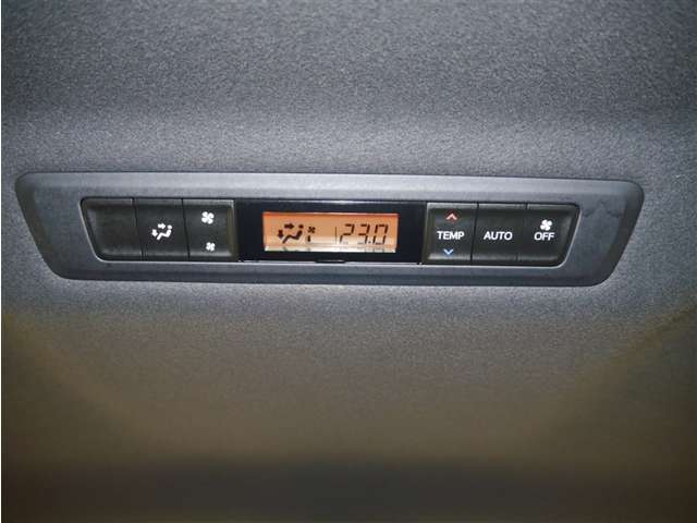 Toyota Noah 8
