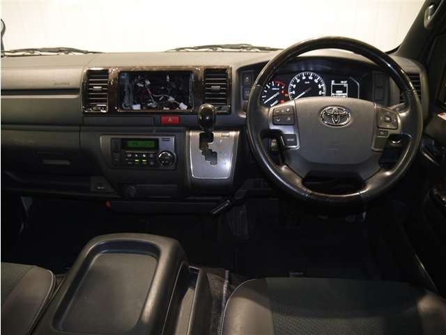 Toyota Hiace Van 3