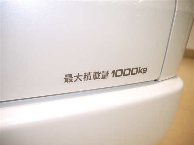 Toyota Hiace Van 5
