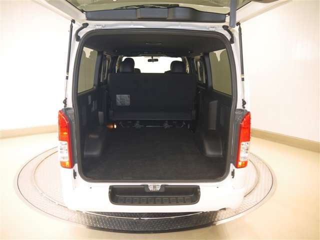 Toyota Hiace Van 6