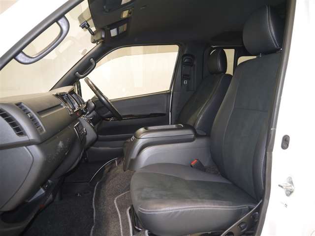 Toyota Hiace Van 7