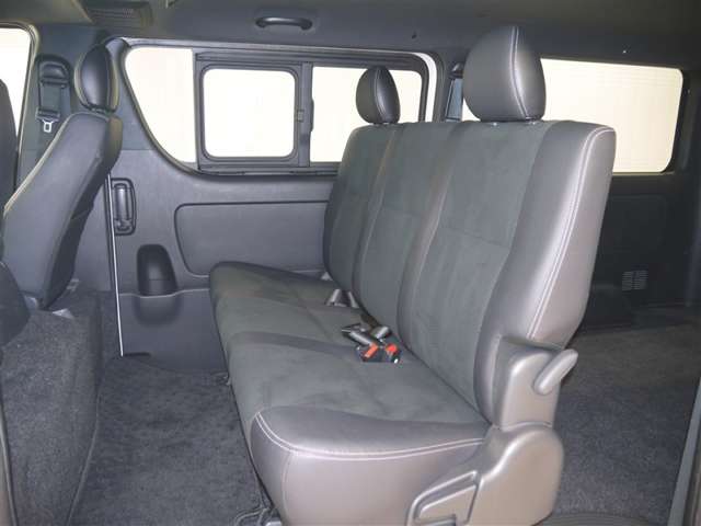 Toyota Hiace Van 8