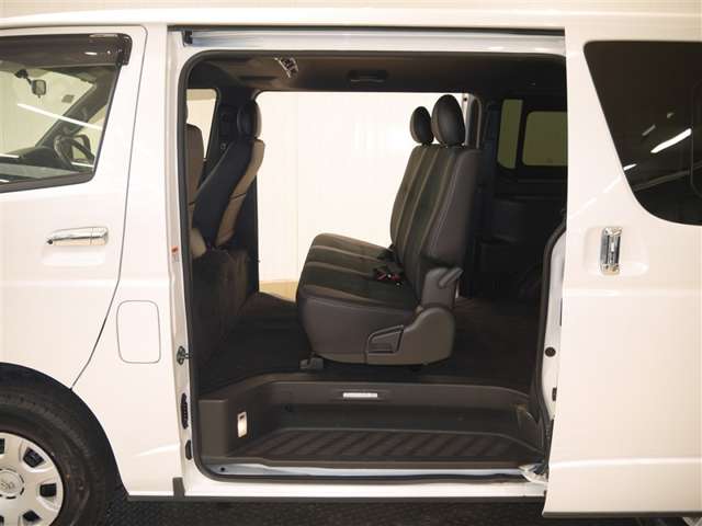 Toyota Hiace Van 10