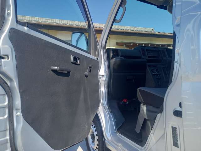 Daihatsu Hijet Cargo 12