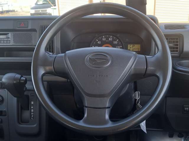 Daihatsu Hijet Cargo 4
