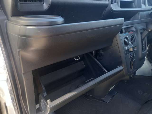 Daihatsu Hijet Cargo 10