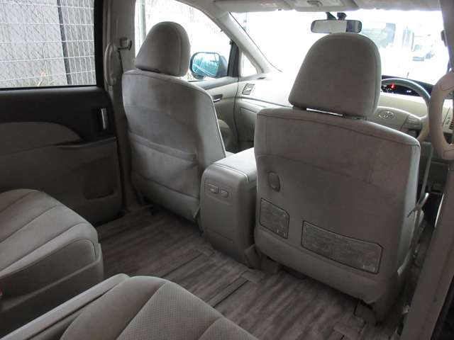 Toyota Estima Hybrid 11