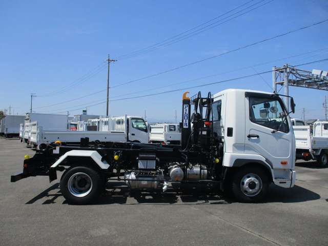Mitsubishi Fuso Fighter 9