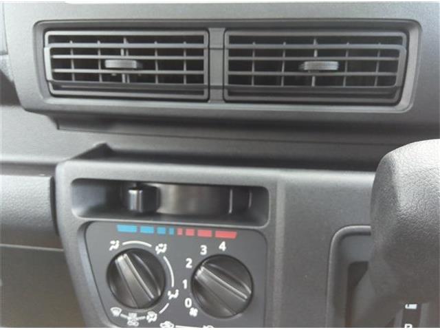Daihatsu Hijet Cargo 11