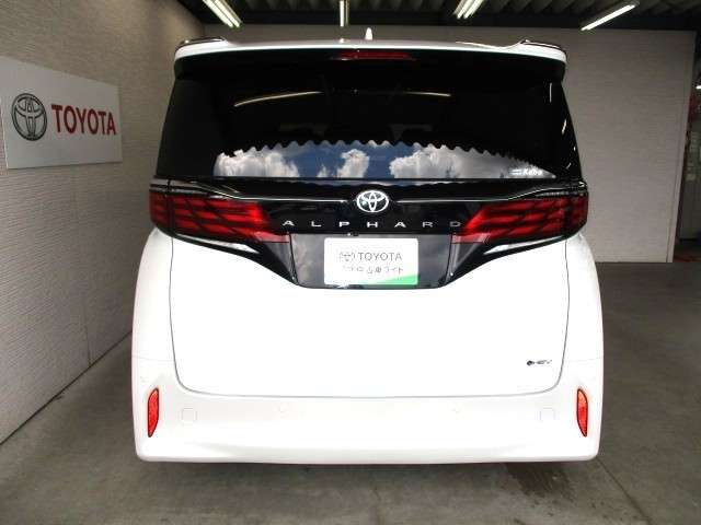 Toyota Alphard 4