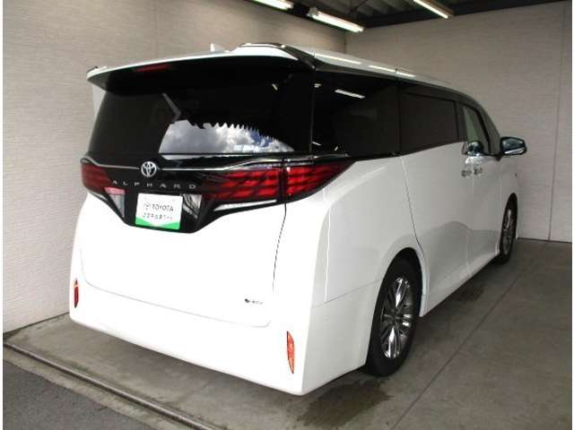 Toyota Alphard 5