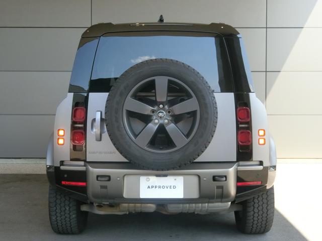 Land Rover Defender 11