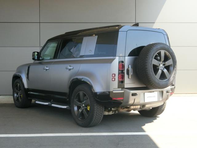 Land Rover Defender 4
