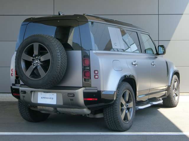 Land Rover Defender 5