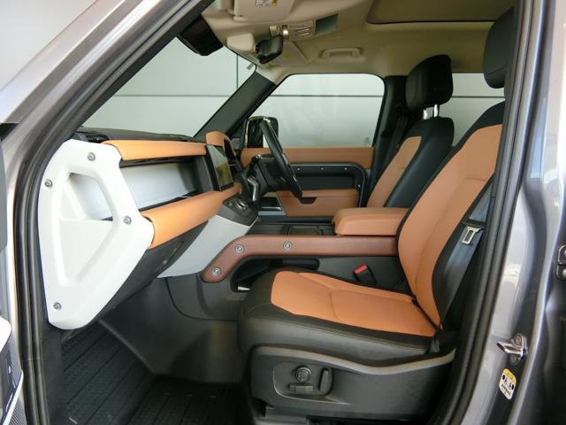 Land Rover Defender 6