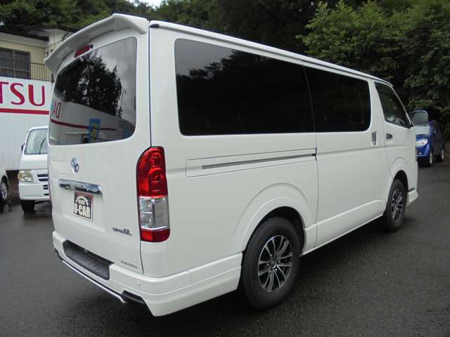 Toyota Hiace Van 4