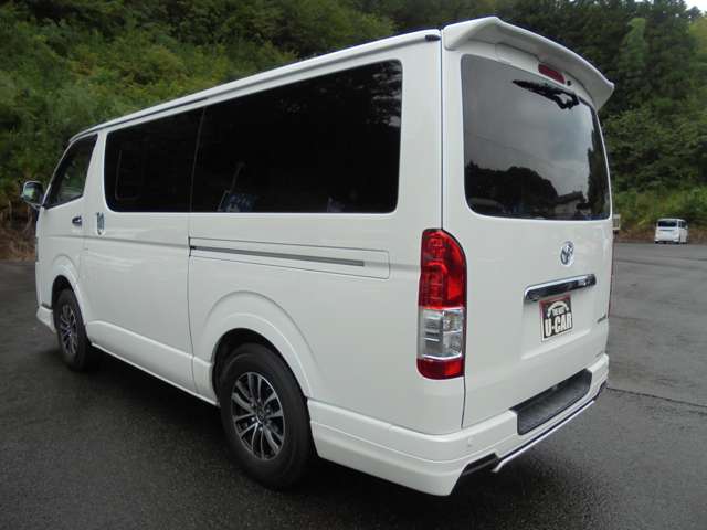 Toyota Hiace Van 6