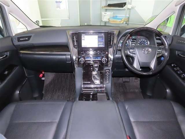 Toyota Vellfire 3
