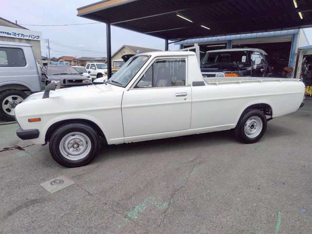 Nissan Sunny Truck 9