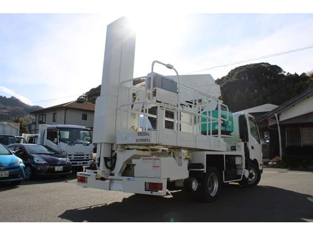 Hino Dutro 8