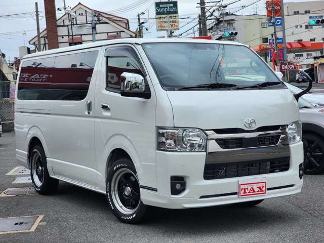 Toyota Hiace Van 11