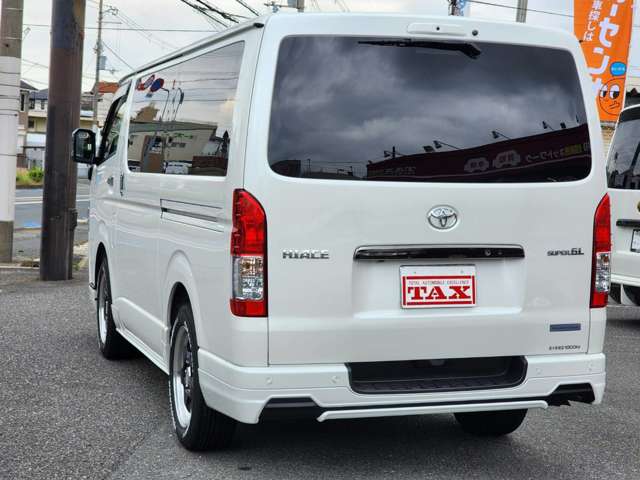 Toyota Hiace Van 12