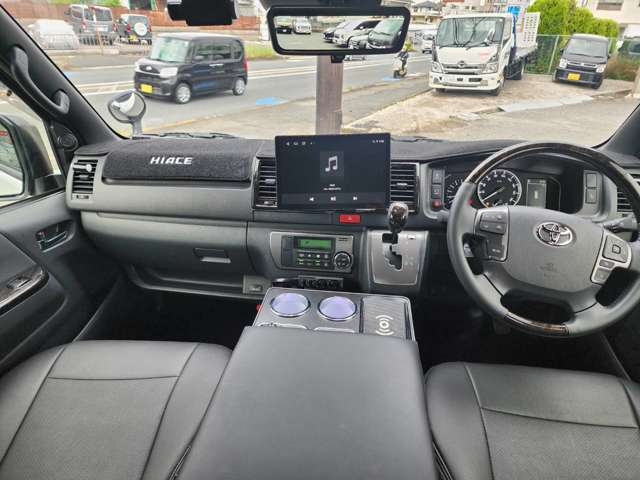 Toyota Hiace Van 3