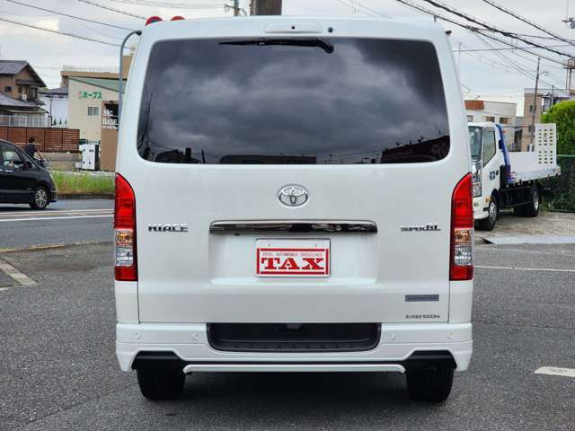 Toyota Hiace Van 6
