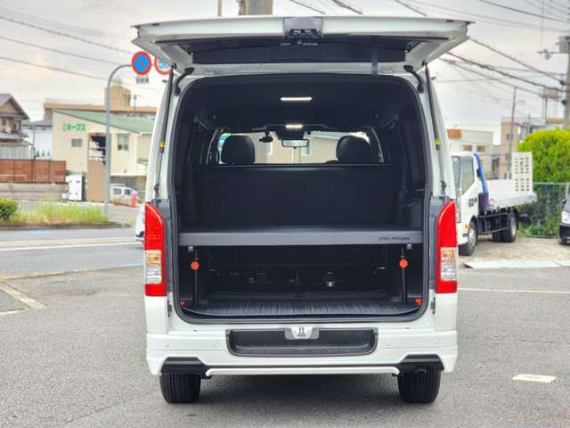 Toyota Hiace Van 7