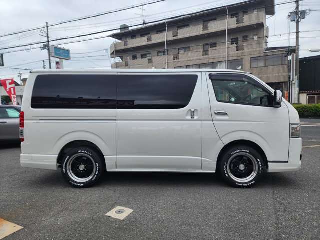 Toyota Hiace Van 10