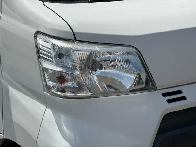 Daihatsu Hijet Cargo 11