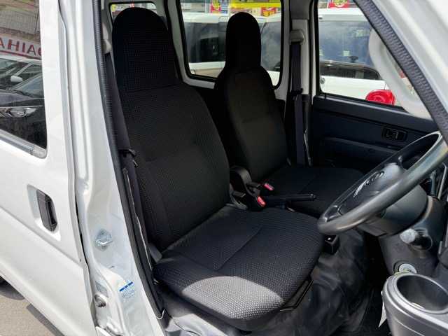Daihatsu Hijet Cargo 8