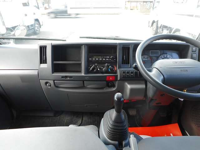 Isuzu Elf 12