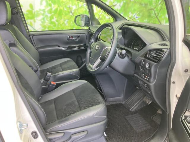 Toyota Voxy 2