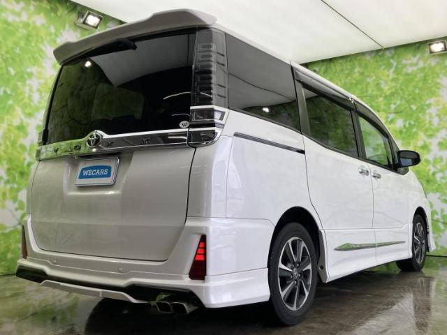 Toyota Voxy 6