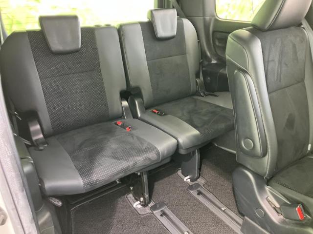 Toyota Voxy 8