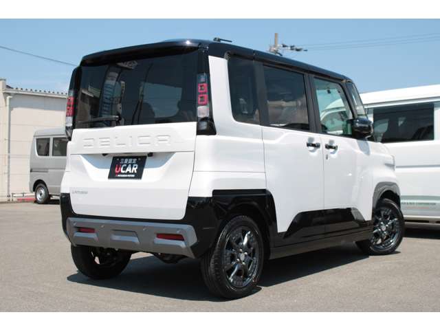 Mitsubishi Delica Mini 2