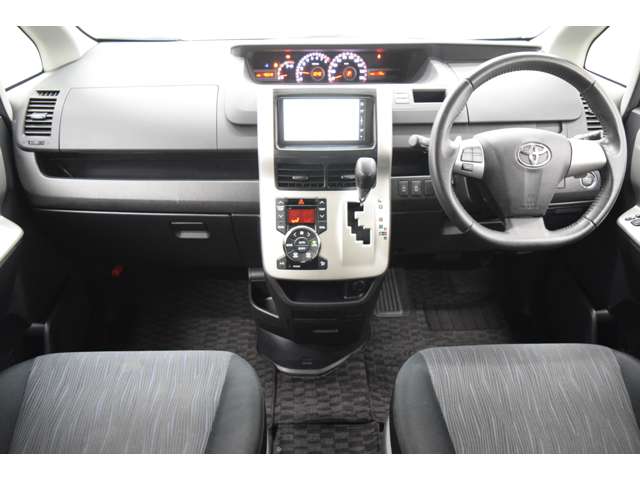 Toyota Voxy 12
