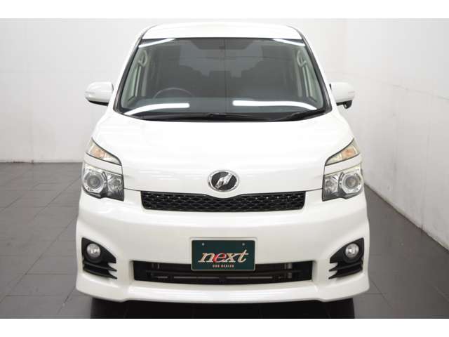 Toyota Voxy 8