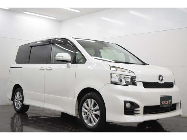 Toyota Voxy 9