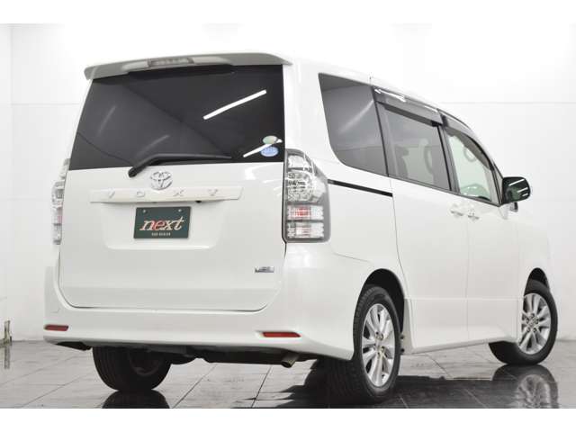 Toyota Voxy 10