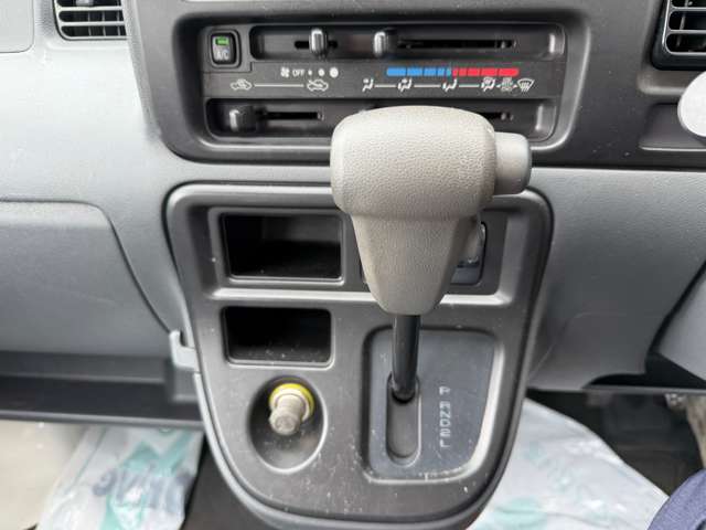 Daihatsu Hijet Deck Van 11