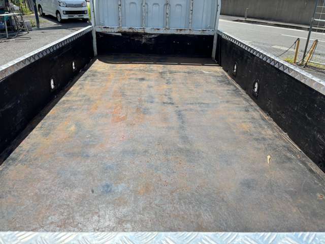 Mitsubishi Fuso Canter 9